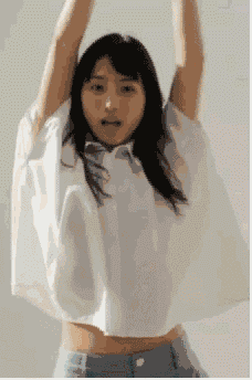 一个漂亮逗比在跳舞