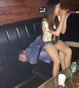 跟老婆抢麦的后果