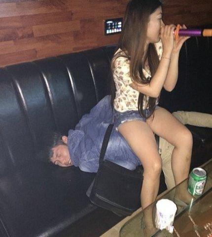 跟老婆抢麦的后果 跟老婆抢麦的后果