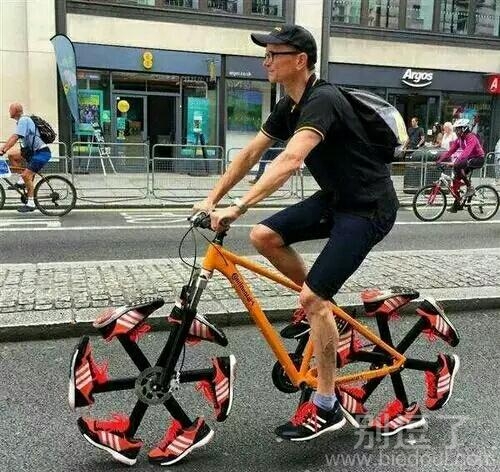 大哥的代步车,很有个性呀 大哥的代步车,很有个性呀