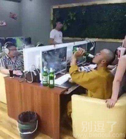 在网吧的和尚。。