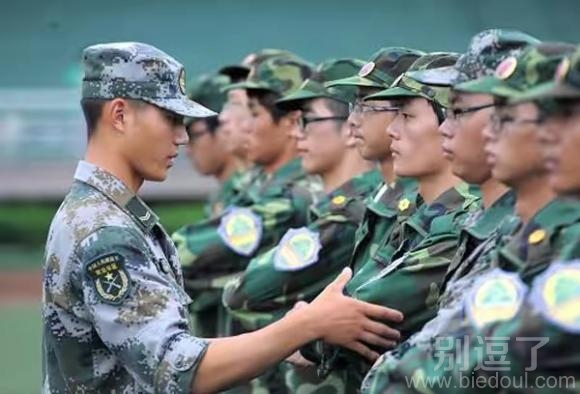 一个哥们的胸。。。