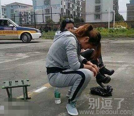 妹子的新坐骑不错呀 妹子的新坐骑不错呀