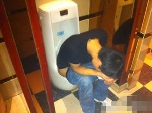 头一次看到这么销魂的厕所哥 头一次看到这么销魂的厕所哥