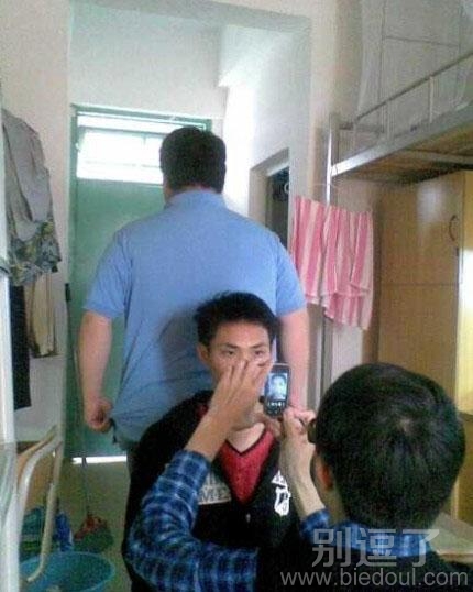 请了我们宿舍肥仔帮忙 请了我们宿舍肥仔帮忙