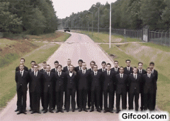 刹车测试的时候主管叫来了全研发部门集体合影留念