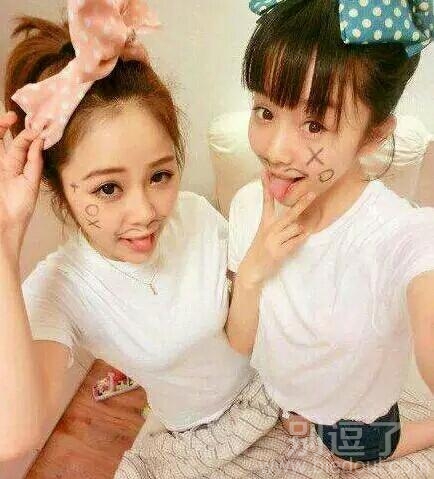 妹子,你俩暴露了 妹子,你俩暴露了