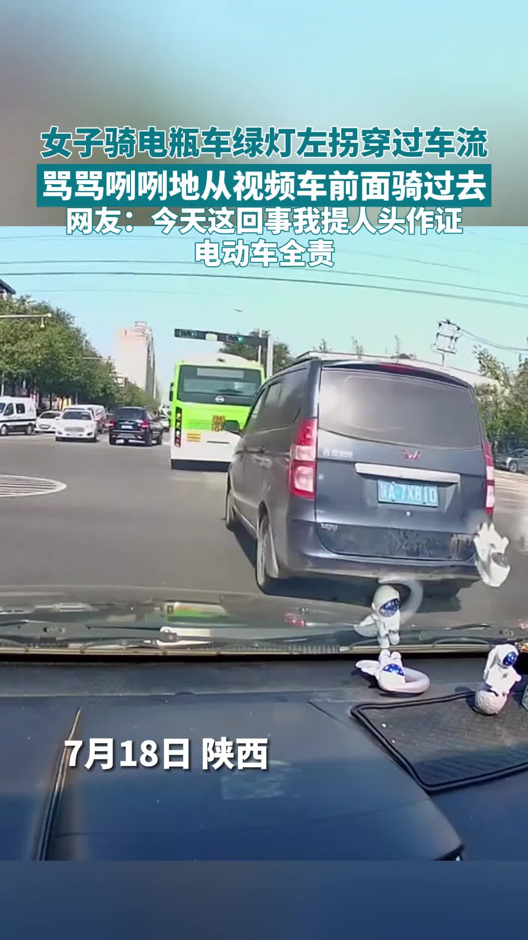 轻松一刻:往ATM里存冥币,这小伙是何方神圣? 轻松一刻:往ATM里存冥币,这小伙是何方神圣?