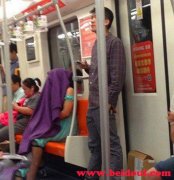 这是在干嘛呢呀，蒙着头！