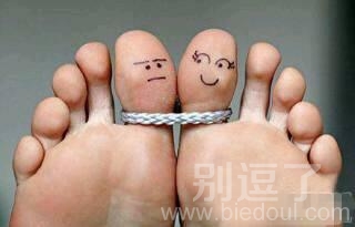 不离不弃的恋人。