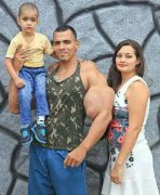 这抱孩子也是一门技术呀