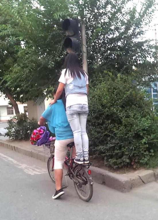 去相亲把闺蜜也带上。 去相亲把闺蜜也带上。