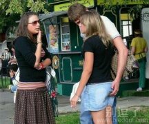 拿开你的咸猪手!! 拿开你的咸猪手!!