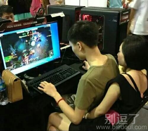 有女朋友还要队友干什么