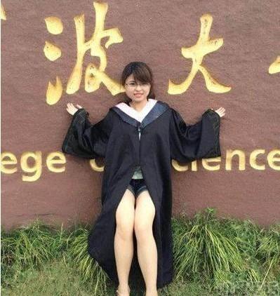 听说这个学校的女生都爱在这照相～