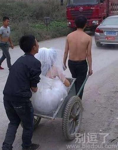 一个高大上的婚车。 一个高大上的婚车。