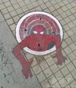 蜘蛛侠式的井盖。 蜘蛛侠式的井盖。