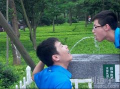 搞笑的错位图片。。