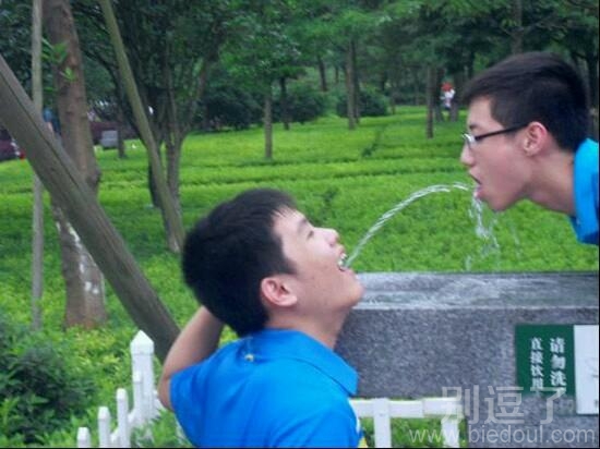 搞笑的错位图片。。