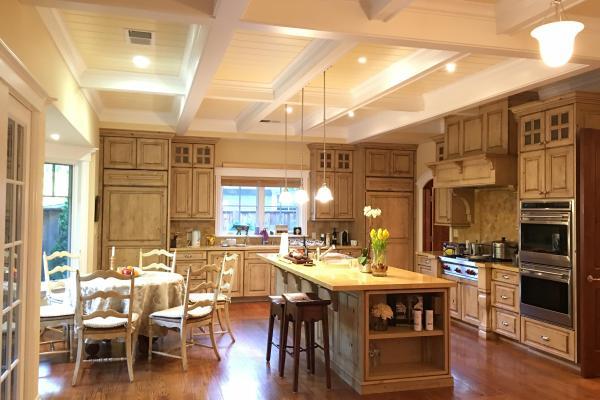 朋友家养了个玻璃缸 朋友家养了个玻璃缸