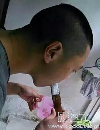 大哥，你的嘴是有多大