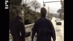 电线杆说：这是第42个傻逼