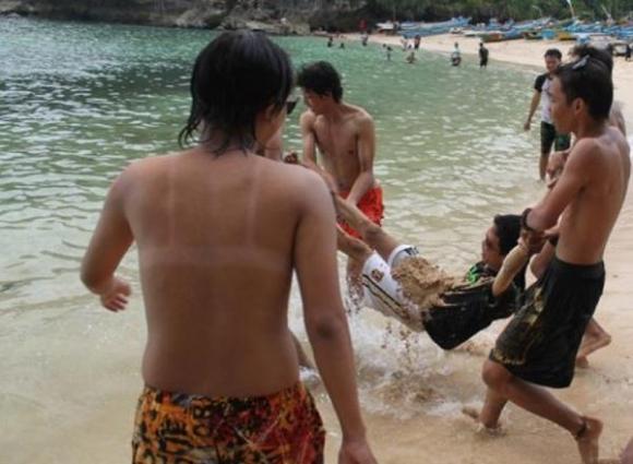 海滩上的搞笑囧事