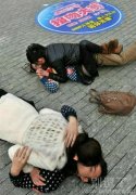 在狂吻大赛上。。。