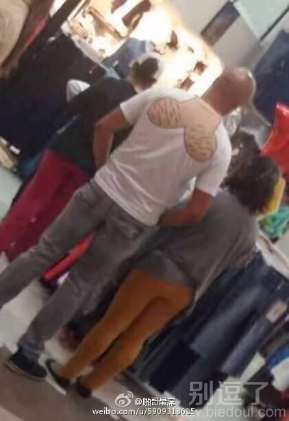 这衣服不错很个性