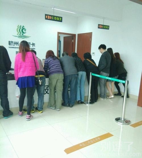 中国式排队，屌爆了。