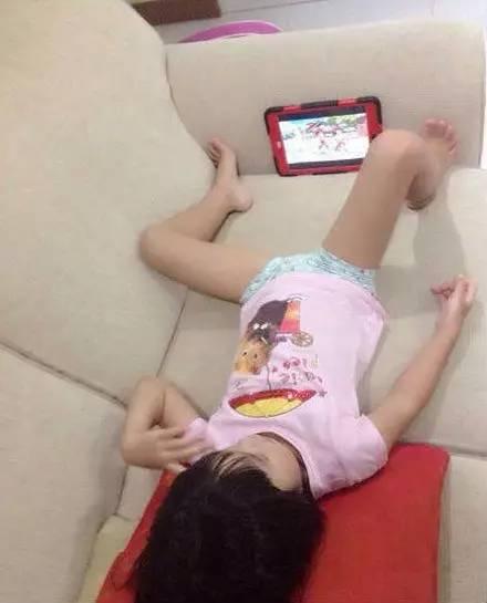 卖萌的小朋友,一点都不出丑 卖萌的小朋友,一点都不出丑