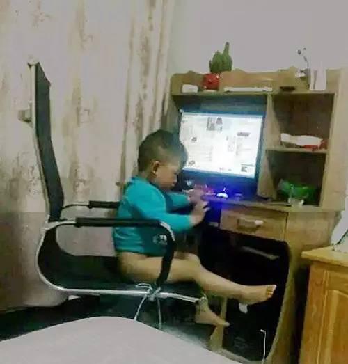 卖萌的小朋友,一点都不出丑 卖萌的小朋友,一点都不出丑