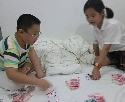 卖萌的小朋友,一点都不出丑 卖萌的小朋友,一点都不出丑