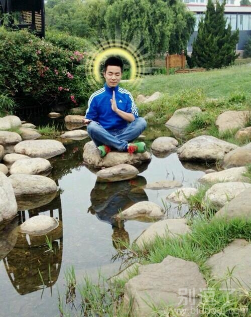 一个佛光普照的人。 一个佛光普照的人。