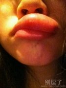 一个男人的嘴唇。 一个男人的嘴唇。