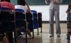 在讲课的老师。。 在讲课的老师。。