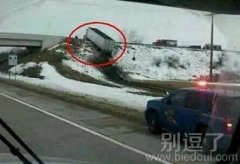 一辆走小路的车。