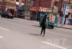 就看到个凄凉的背影 就看到个凄凉的背影