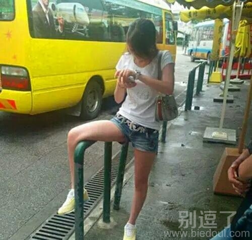 女汉子就是这么不拘小节