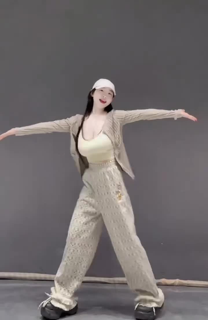 轻松一刻：这么大岁数了，还挺护食的！