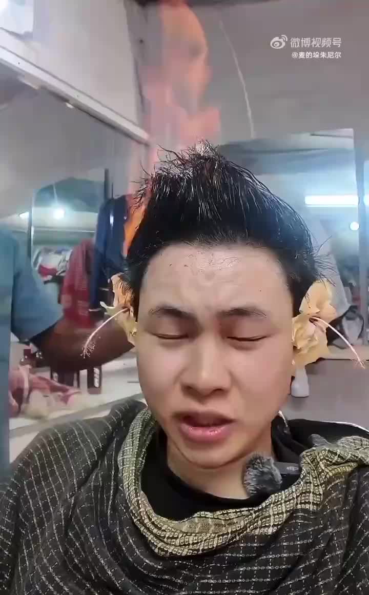 轻松一刻：年轻一定要多拍照片，以后老了还能网恋