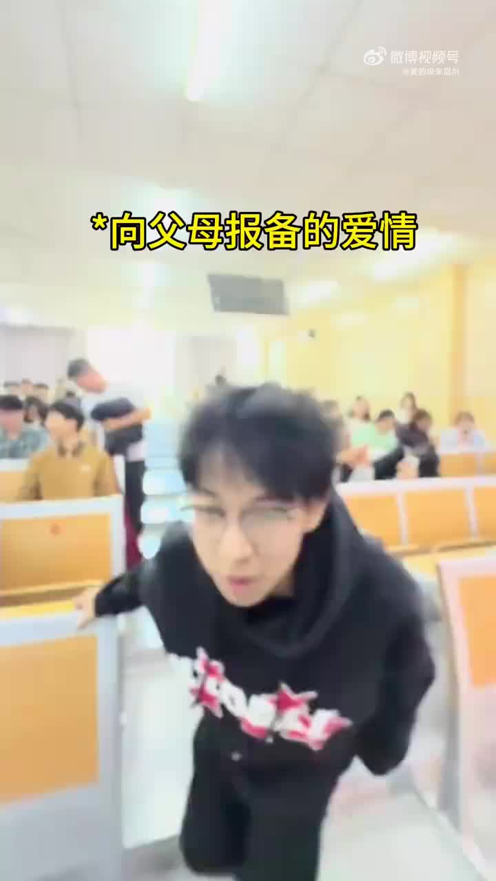 轻松一刻：说穷吧，还有班上  说富吧，兜里没钱