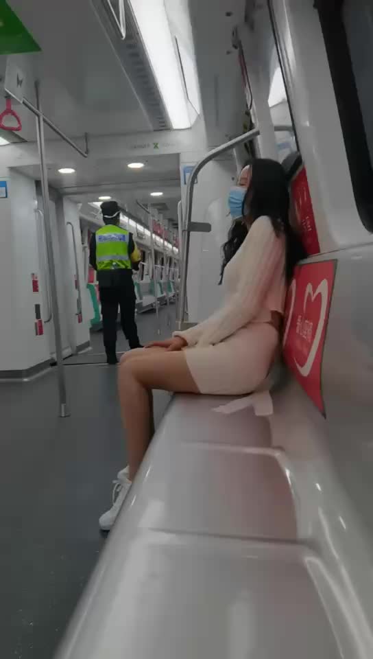 轻松一刻：美食和美女，你要哪个？