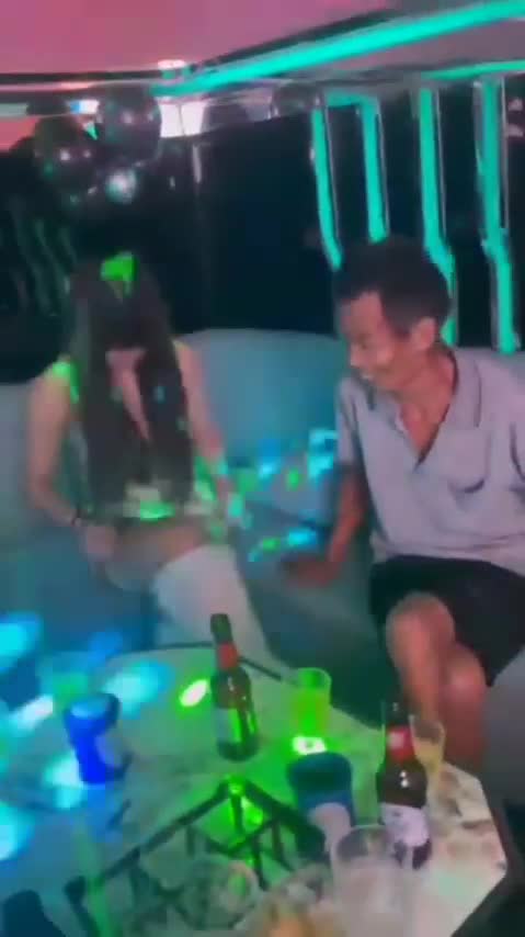 轻松一刻：可怜的猫咪，承受了它不该承受的