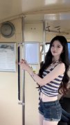 轻松一秒：乱花渐欲迷人眼，我该帮她一起捡吗？