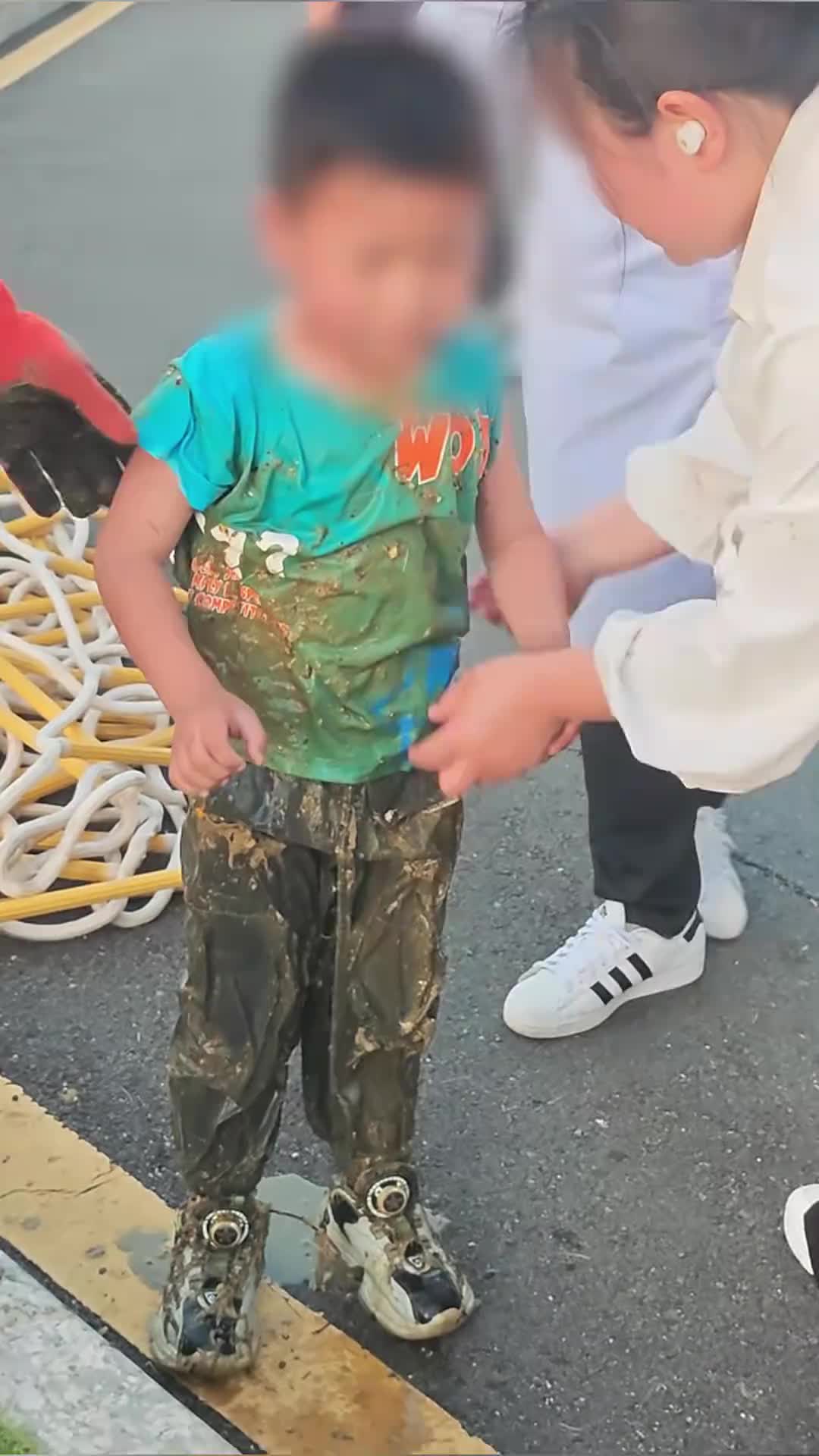 轻松一刻：开车去考科一，大妹子这对吗？