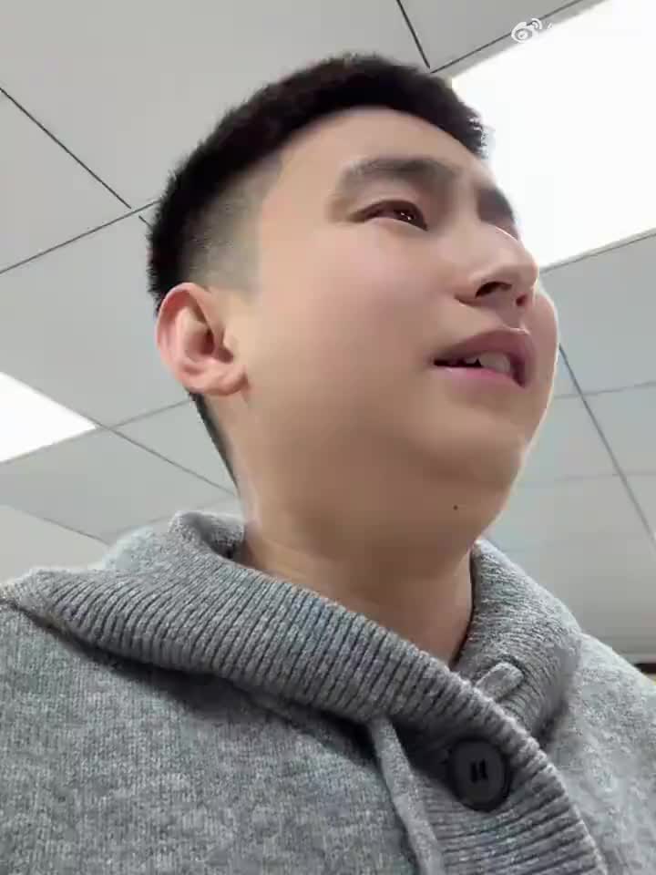 轻松一刻：男子激情破窗跳楼，结果……是个喜剧