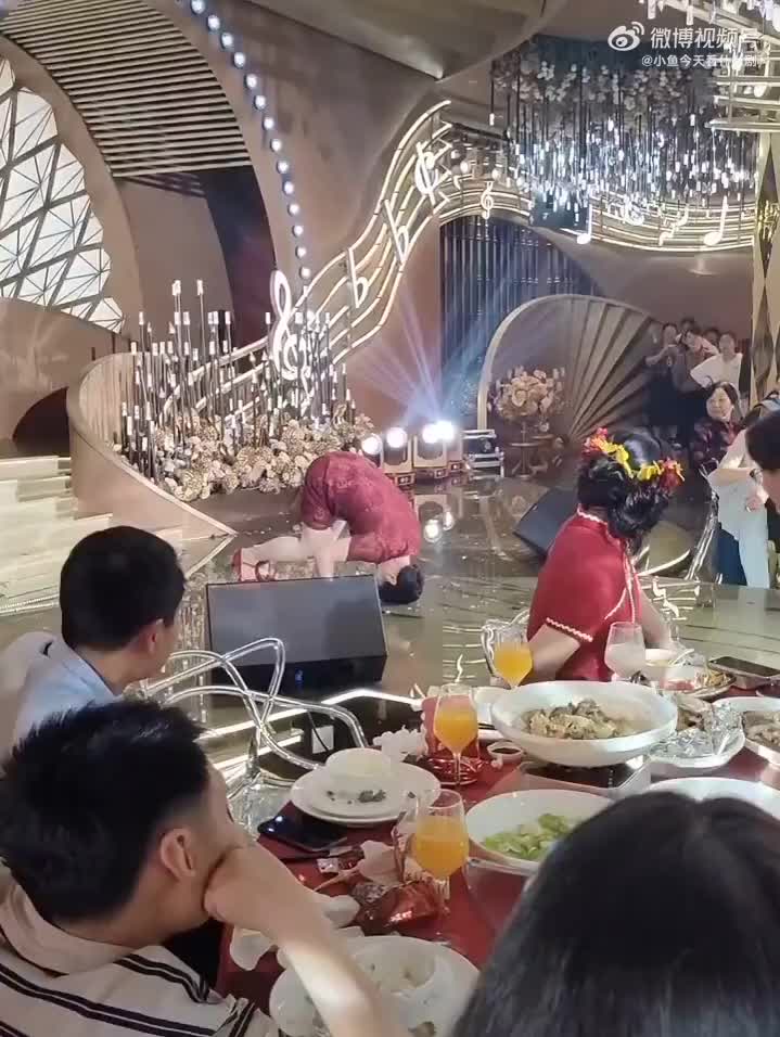 轻松一刻：第一次自己包粽子，这样肯定不会烂吧？