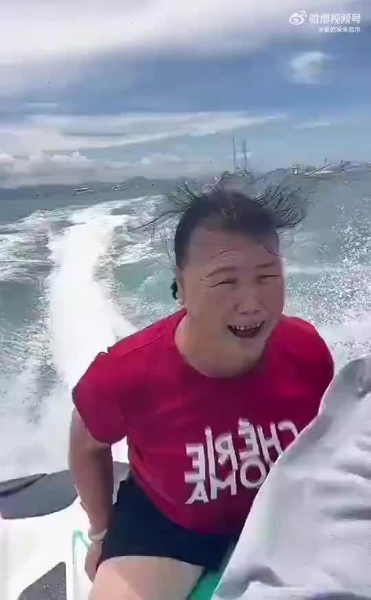 轻松一刻：我的薪水可以锁住购物欲，这叫随薪锁欲