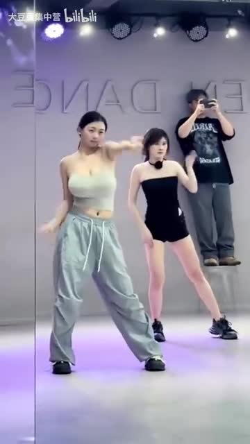 轻松一刻：第一次给了男友，将来给老公什么？